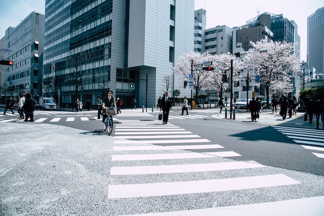 阿克苏为何勤工俭学对在日本的留学生的职业生涯至关重要？